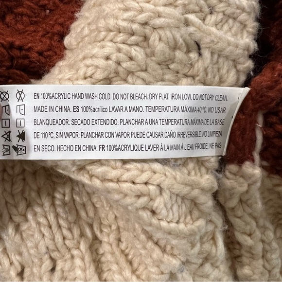 Forever 21 Color block oversized knit sweater size small cozy and casual wear - Picture 6 of 6